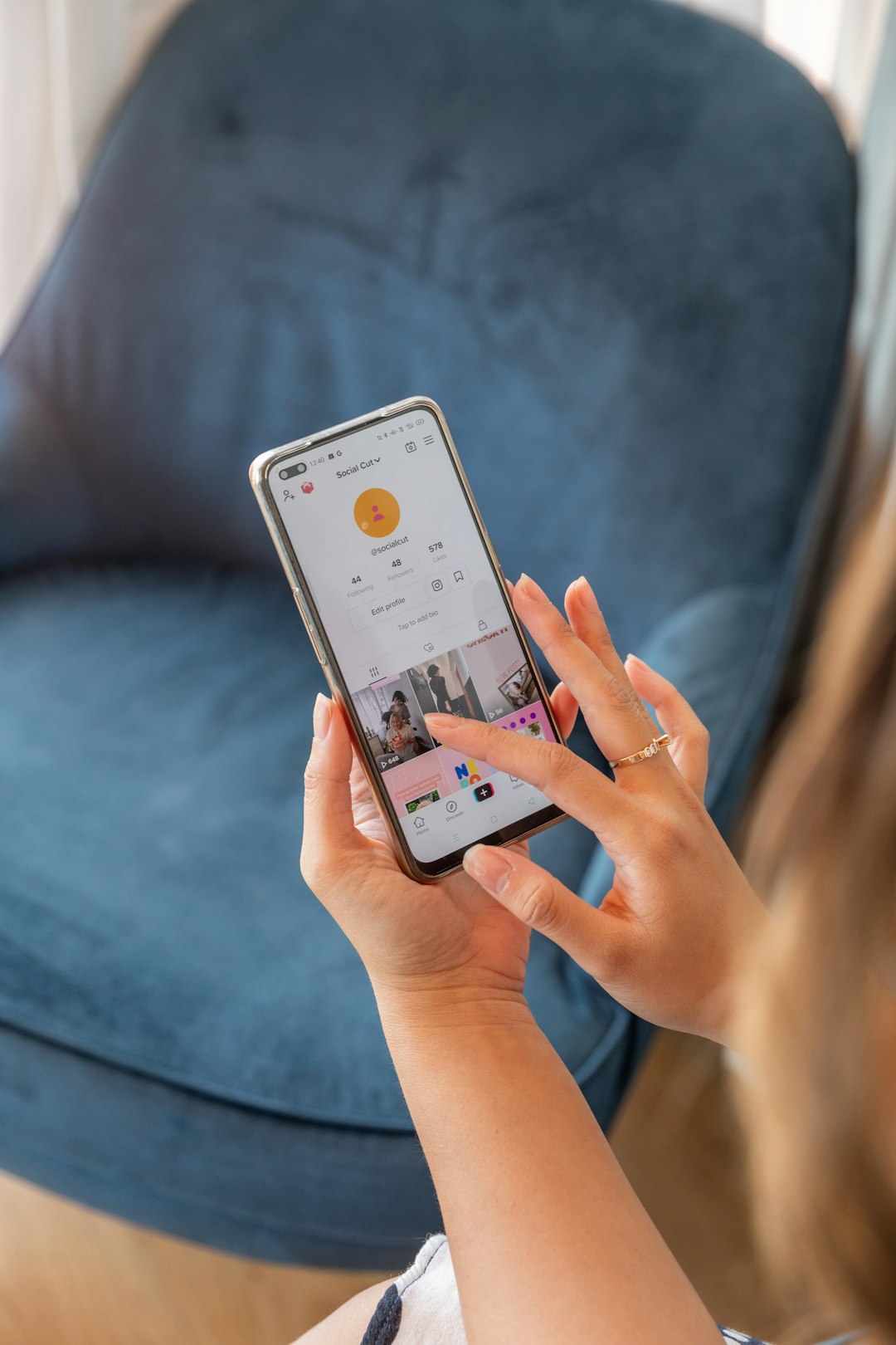 a-woman-holding-a-cell-phone-in-her-hand-tca2cfc969u